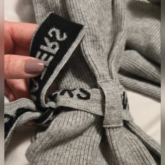 H&M Divided Gray Cropped Rib Knit Hoodie With Jacquard-Knit Ties - Picture 5 of 9